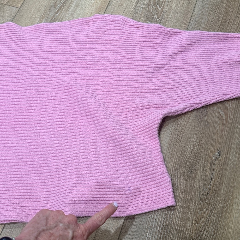 Pink Ribbed Sweater cropped. One small flaw - Picture 4 of 6